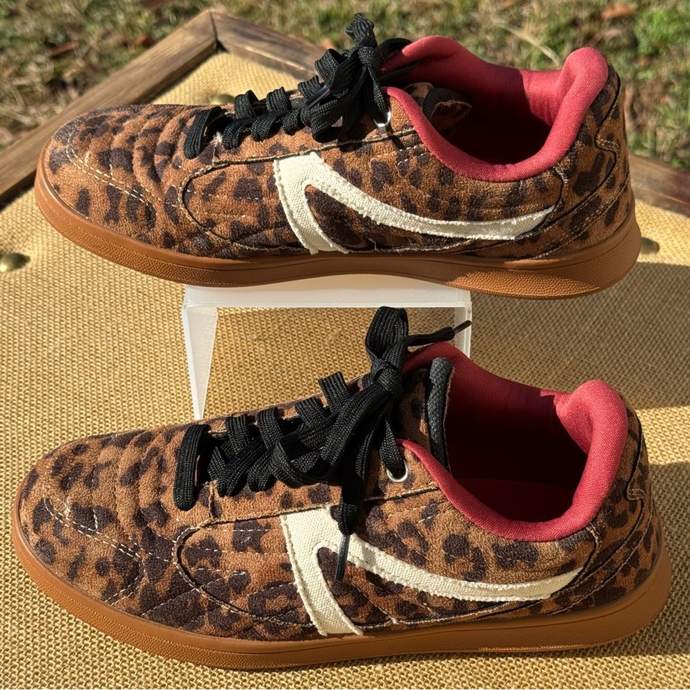 Cushionaire Astro Retro Leopard Print Sneakers Size 7.5
